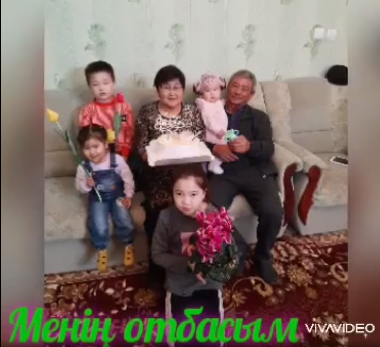 Қазыбек би атындағы №36 жалпы орта білім беретін мектебінің 3"б"сынып оқушысы Мейрхан Ислам  отбасымен