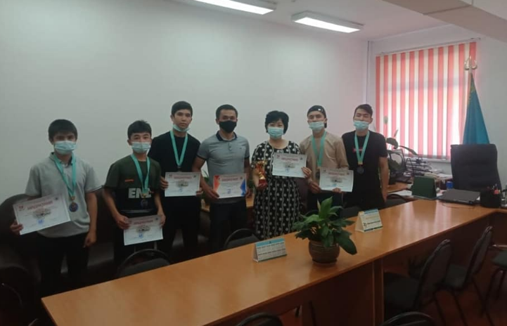 Қалалық гандбол спорттық жарысынан мектебіміздің оқушылары 3 орын алды