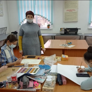 "Шебер қолдар" үйірмесін жүргізуде.